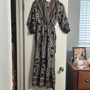 Black white floral maxi dress v neck with belt bought in France